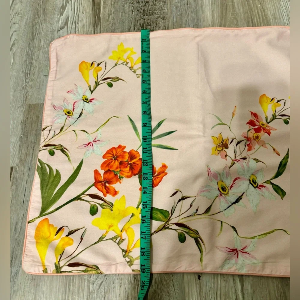 Ted Baker London pillowcase, peach. Floral print. Zip fastening. 100% cotton.